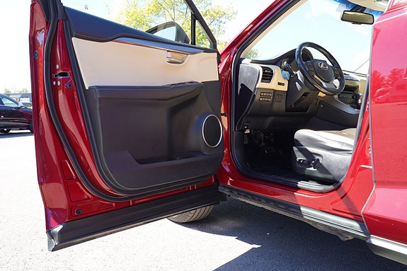 Lexus NX300h 11 of 27