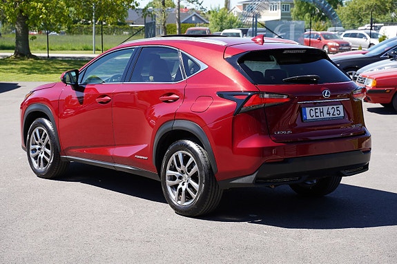 Lexus NX300h 5 of 5
