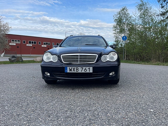 Mercedes-Benz C180 3 of 5