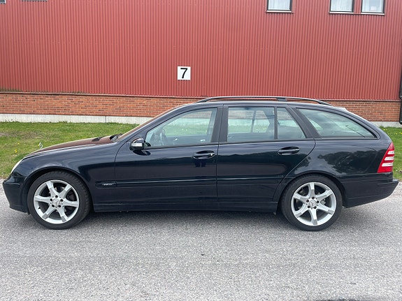 Mercedes-Benz C180 10 of 12