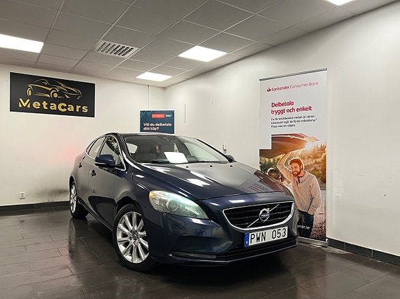 Volvo V40 2 of 27