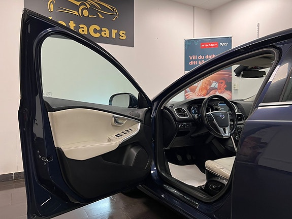 Volvo V40 8 of 27