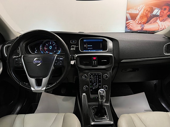 Volvo V40 15 of 27