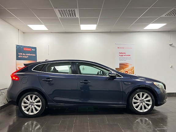 Volvo V40 3 of 27