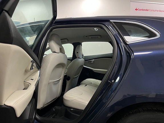 Volvo V40 11 of 27