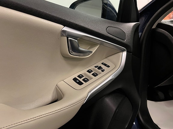 Volvo V40 13 of 27