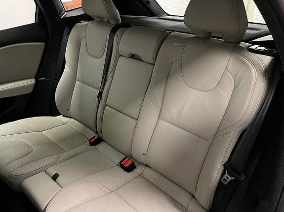 Volvo V40 12 of 27