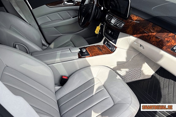 Mercedes-Benz CLS350 13 of 18