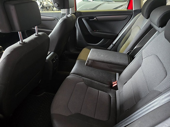 Volkswagen Passat 7 of 13