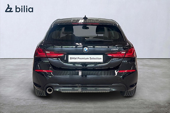 BMW 118i 4 of 5