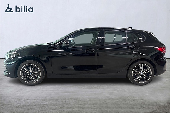 BMW 118i 3 of 5