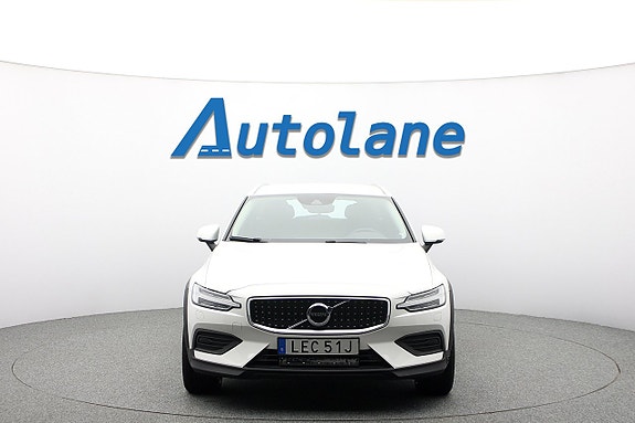 Volvo V60 Cross Country 3 of 5