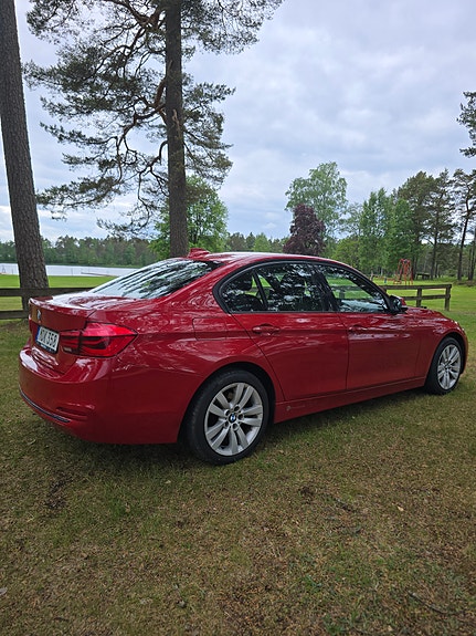BMW 318d 3 of 5
