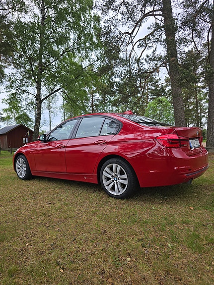 BMW 318d 4 of 5