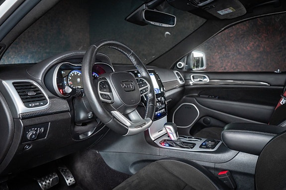 Jeep Grand Cherokee 17 of 30