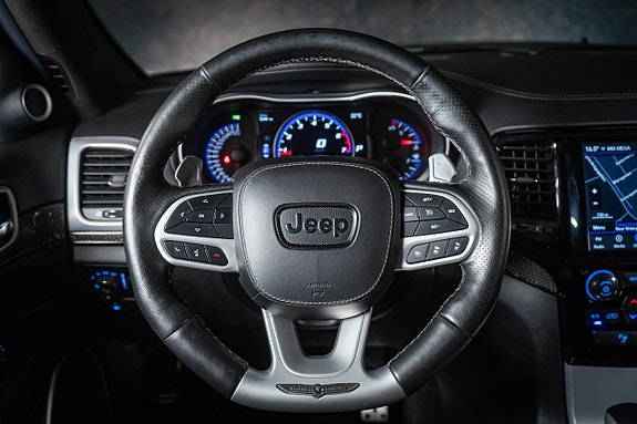 Jeep Grand Cherokee 23 of 30