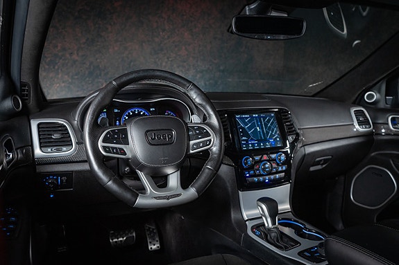 Jeep Grand Cherokee 22 of 30