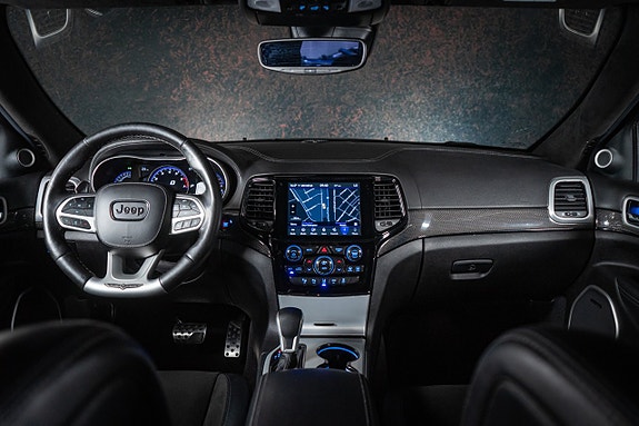 Jeep Grand Cherokee 28 of 30