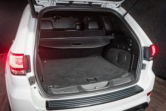 Jeep Grand Cherokee 13 of 30