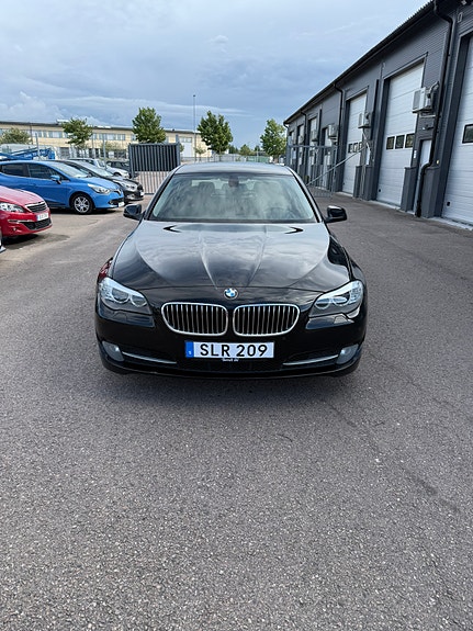BMW 520d 3 of 5