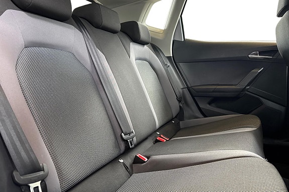 Seat Arona 17 of 23