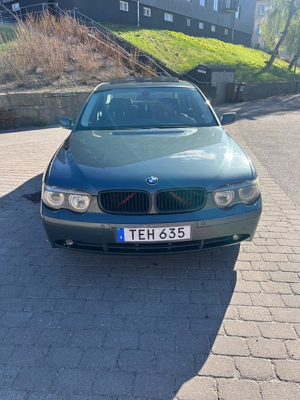 BMW 735i 2 of 5