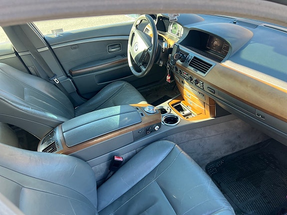 BMW 735i 5 of 5