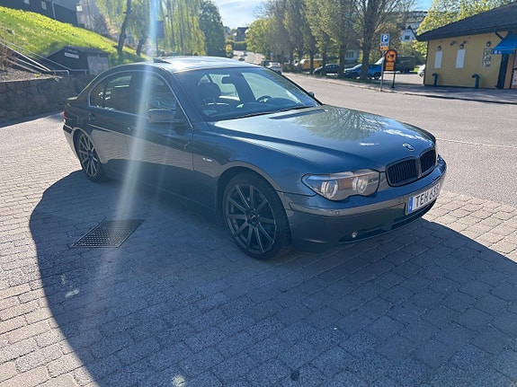 BMW 735i 3 of 5