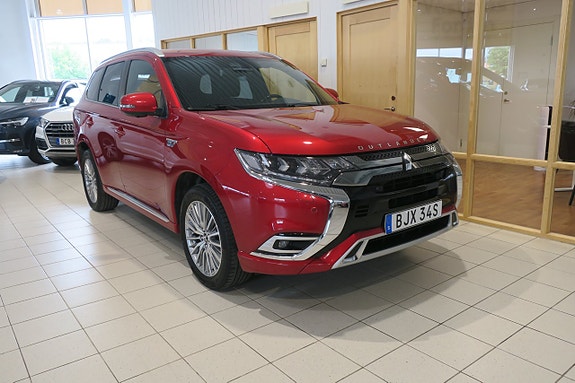 Mitsubishi Outlander 2 of 5