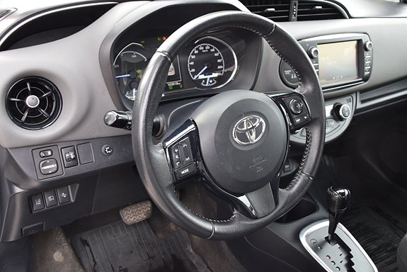 Toyota Yaris 19 of 23