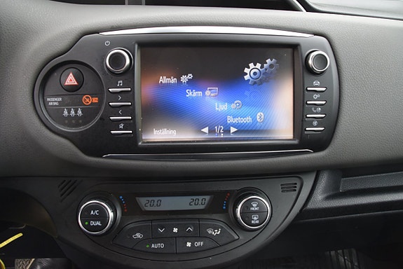 Toyota Yaris 13 of 23