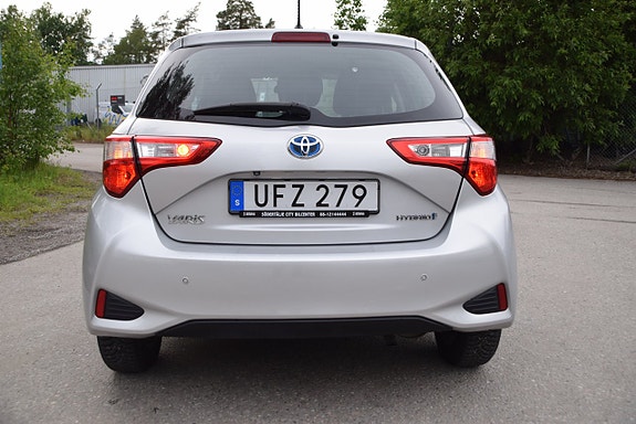 Toyota Yaris 4 of 5