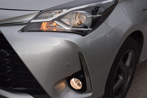Toyota Yaris 20 of 23