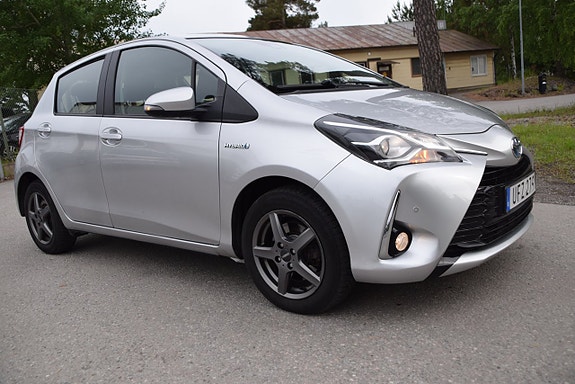 Toyota Yaris 3 of 5