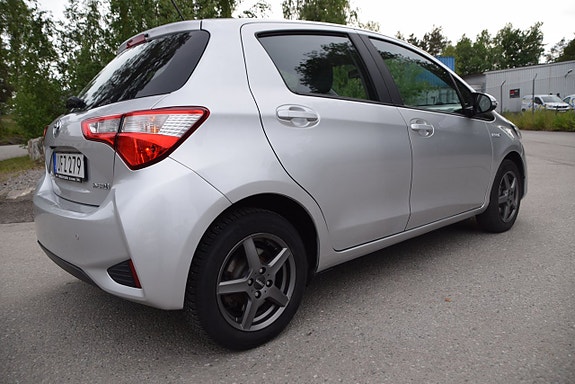Toyota Yaris 5 of 5