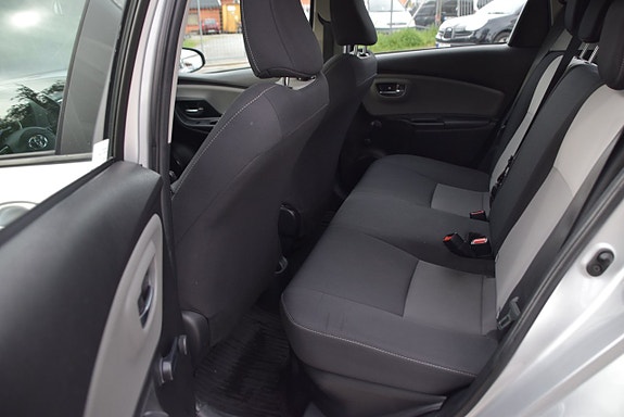 Toyota Yaris 10 of 23