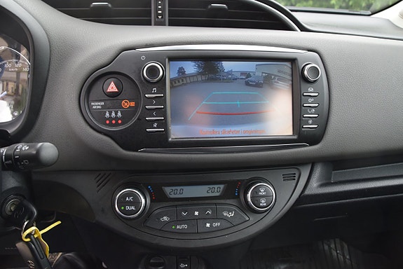 Toyota Yaris 12 of 23