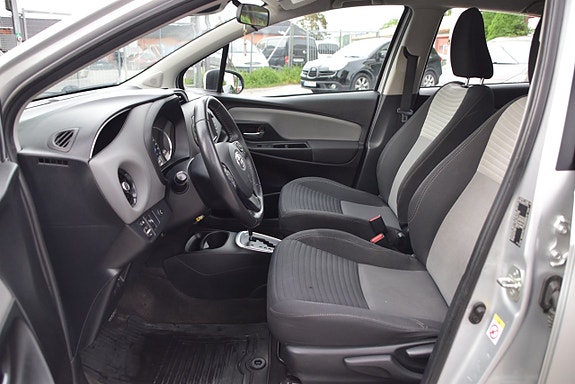 Toyota Yaris 8 of 23
