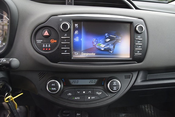 Toyota Yaris 11 of 23