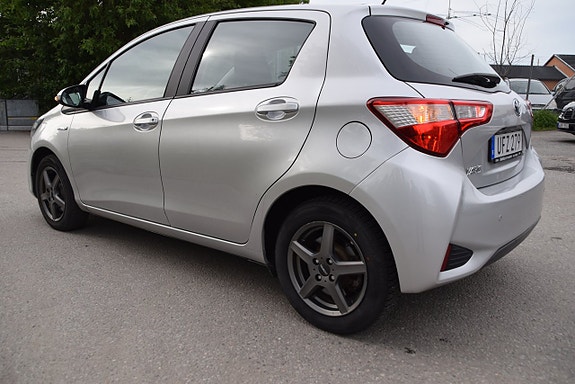 Toyota Yaris 6 of 23