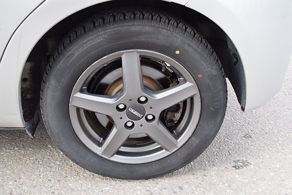 Toyota Yaris 22 of 23