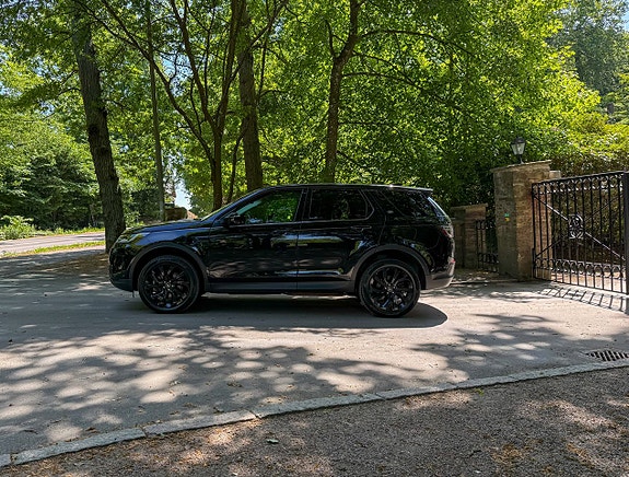 Land Rover Discovery Sport 3 of 5