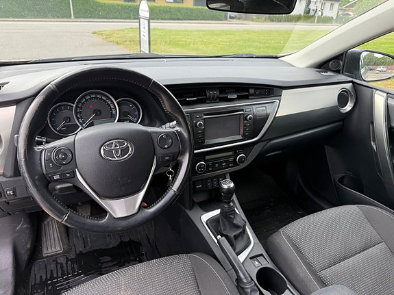 Toyota Auris 11 of 12