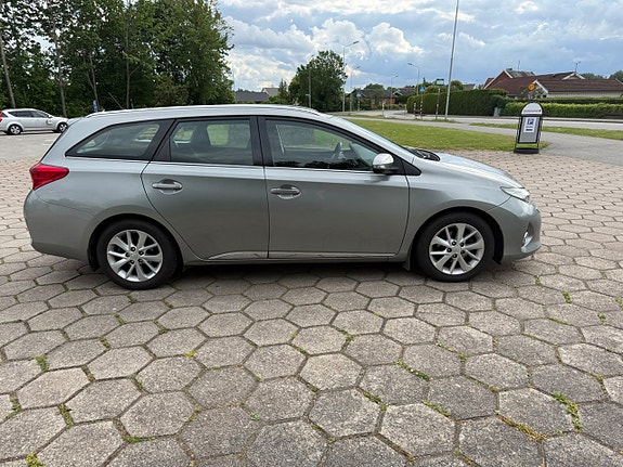 Toyota Auris 6 of 12