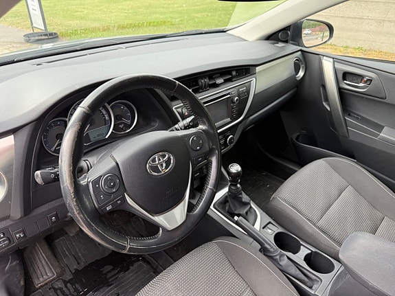 Toyota Auris 10 of 12