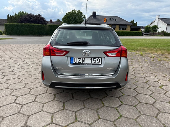 Toyota Auris 4 of 5