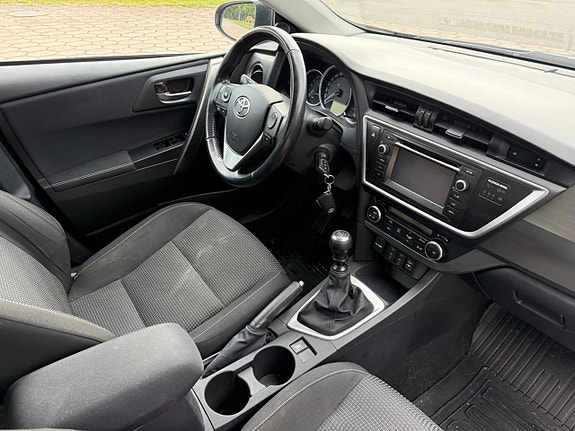 Toyota Auris 9 of 12