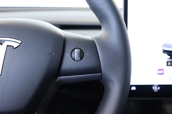 Tesla Model Y 13 of 20