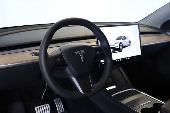 Tesla Model Y 10 of 20