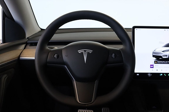 Tesla Model Y 11 of 20